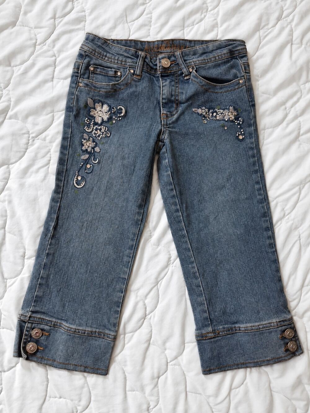 Arizona Girls 7 Y2K Rhinestone Floral Embroidered Capri Jeans